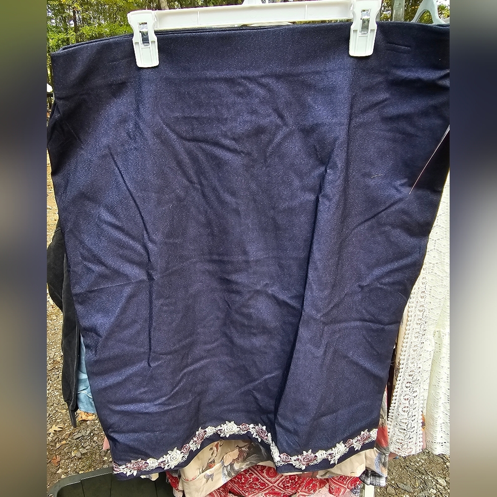 Elegant Navy Blue Pencil Skirt with Floral Trim
